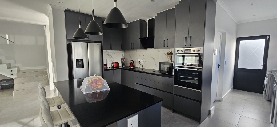 4 Bedroom Property for Sale in Sandown Western Cape